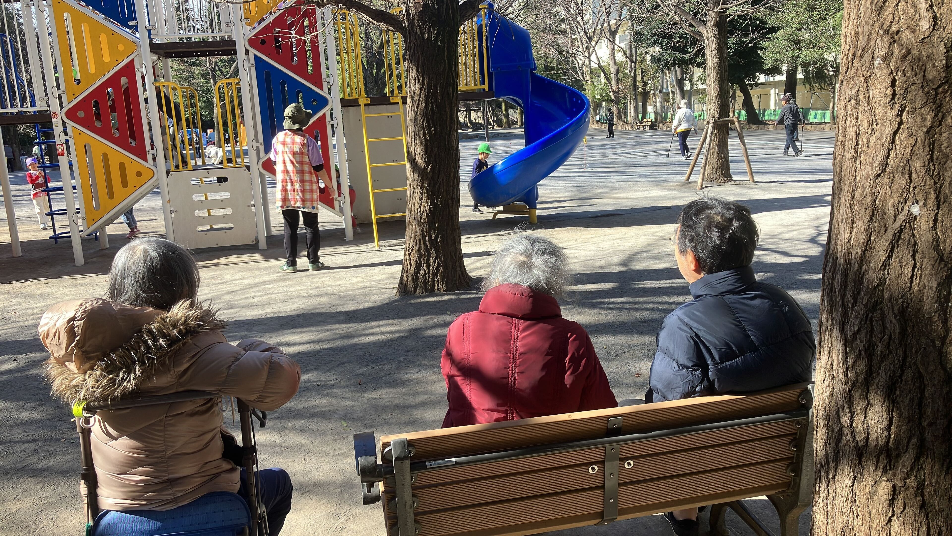 公園にて懐かしいお話🚼｜福祉・介護・支援 社会福祉法人 奉優会（ほう