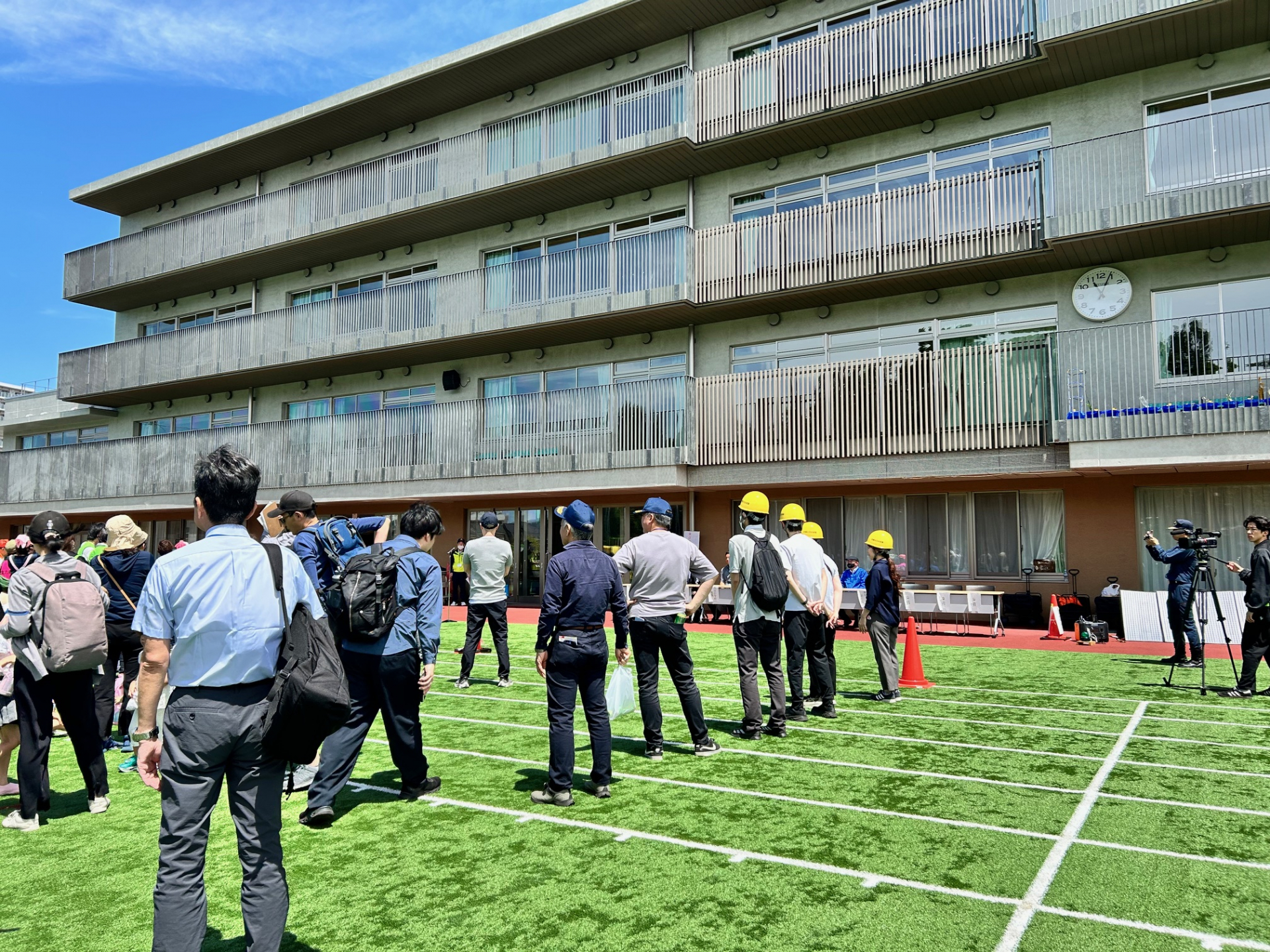黄色ヘルメットの方々は区役所職員応援隊