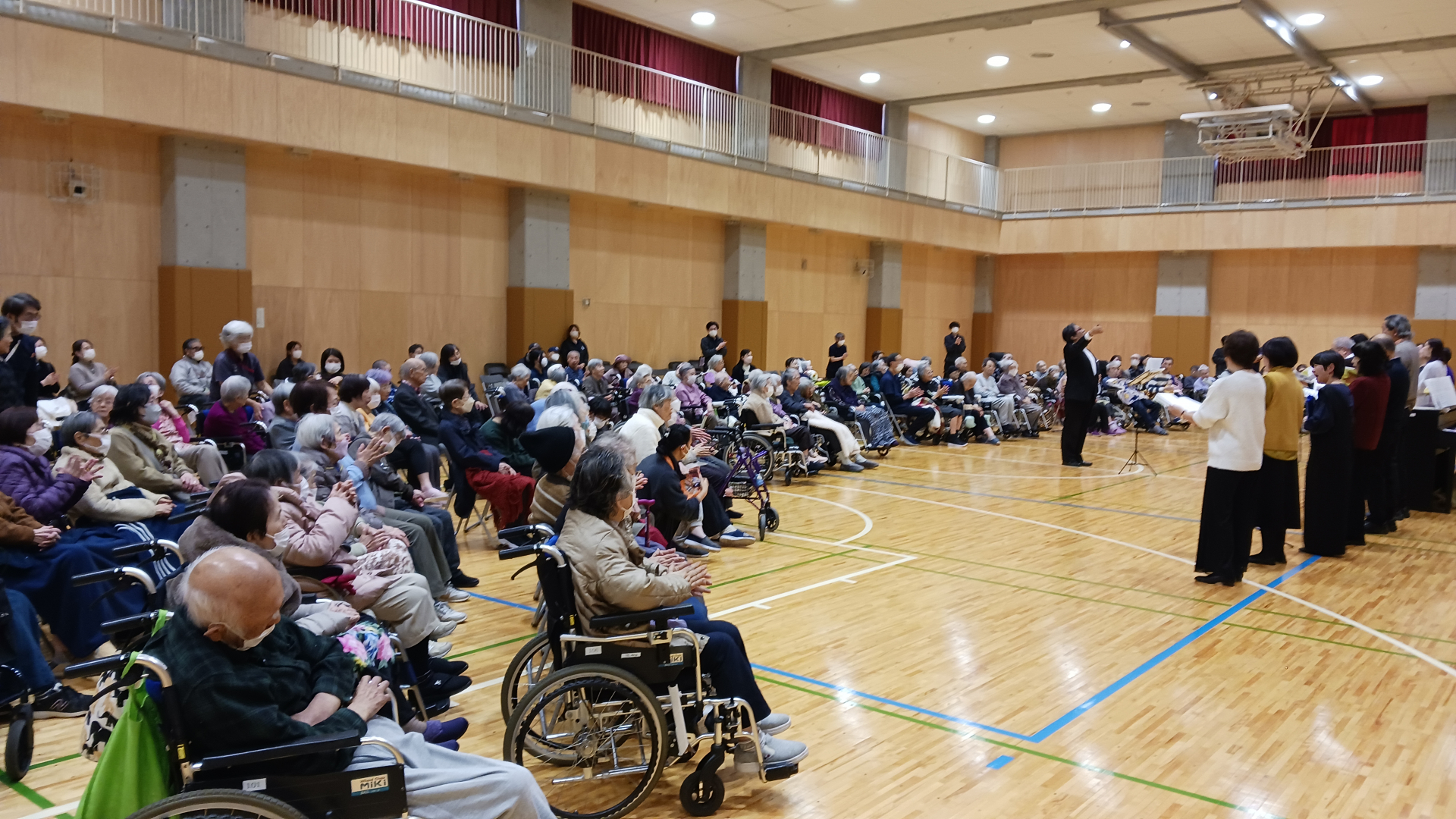 &rdquo;風になりたい&rdquo;では揃って手拍子！