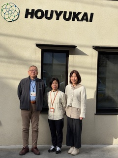 事務所の外観とスタッフ写真