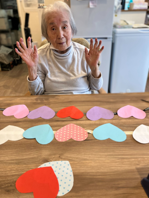 季節に合わせた創作やぬりえを行っています。