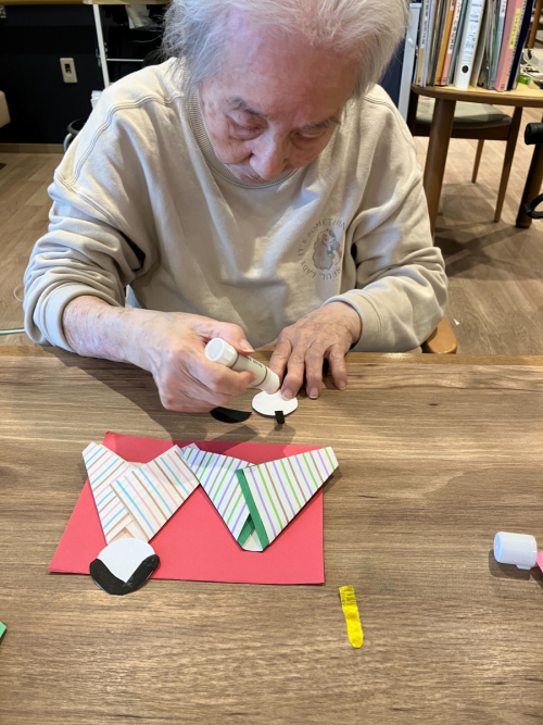 折り紙でお雛様を作りました。